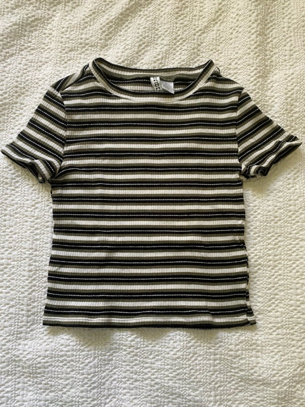 Divided H&M Striped Ribbed Short Sleeve Crop Top Baby Tee - Size XS